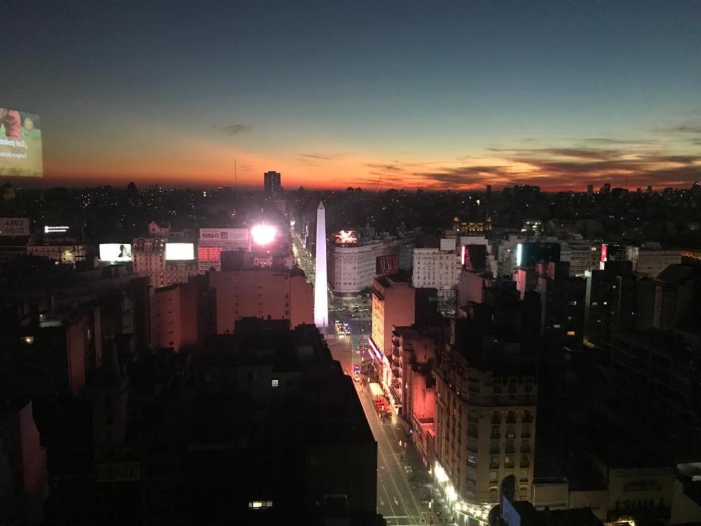 Que Mejor Vista Del Obelisco Piso A La Calle Corrientes Buenos Aires Eksteriør billede